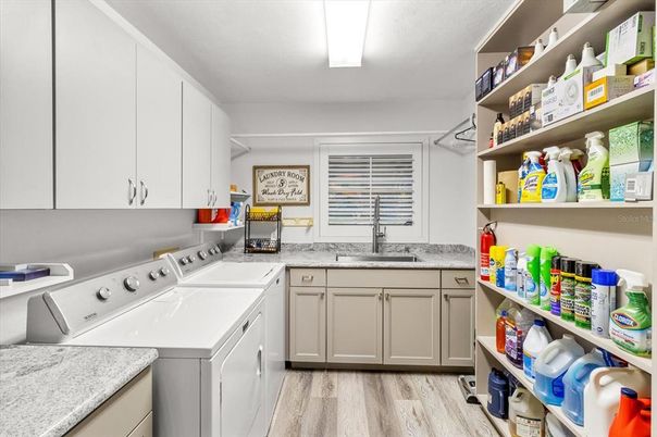 Interior, Washer, Wood Texture Flooring