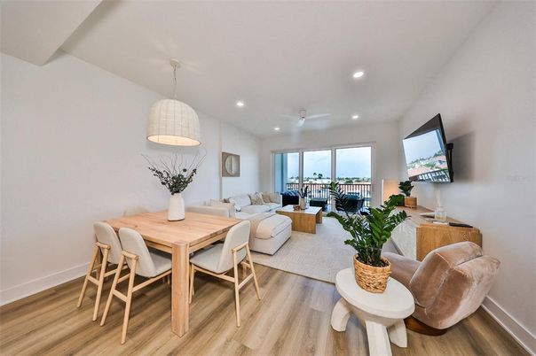 Dining room, Interior, Living room, Pendant Lights, Recessed Lighting, Wood Texture Flooring