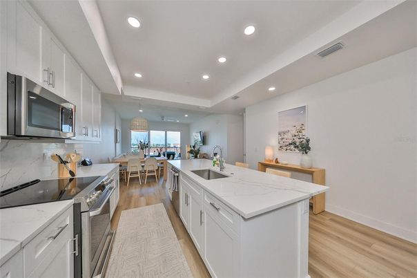 Chandelier, Dining room, Interior, Kitchen, Pendant Lights, Recessed Lighting, Stainless Steel Appliances, Wood Texture Flooring