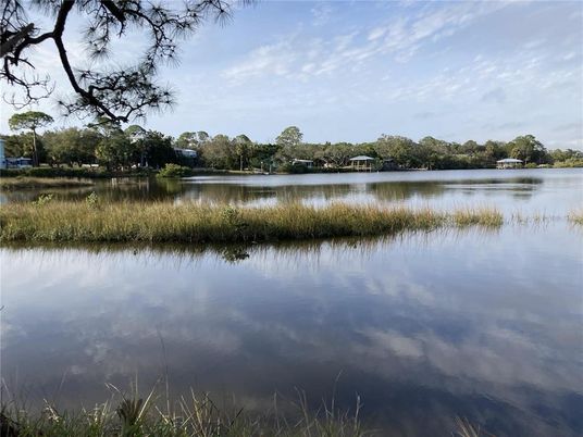Exterior, Lake