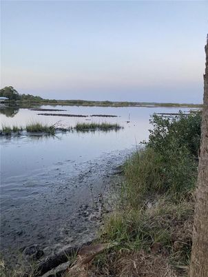 Exterior, Lake