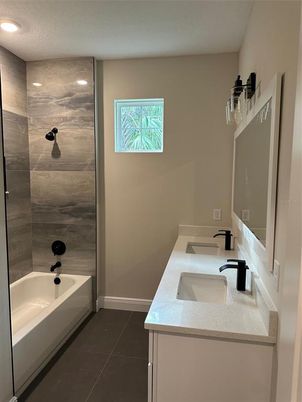 Bathroom, Dual Sink Vanities, Interior, Recessed Lighting