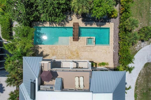 Exterior, Drone