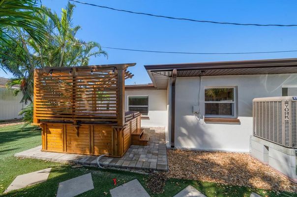 Exterior, Hot Tub