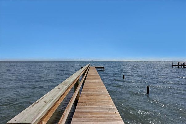 Exterior, Lake