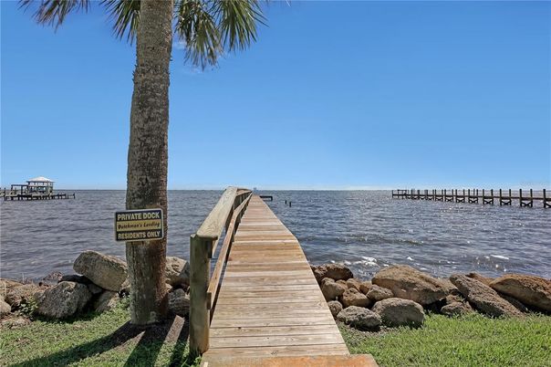 Exterior, Lake