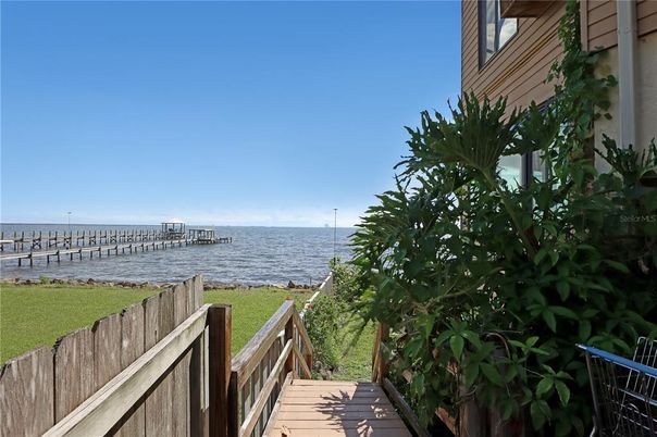 Exterior, Lake