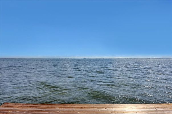 Exterior, Lake