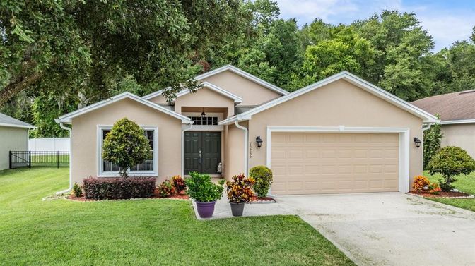 Attached, Exterior, Facade, Ranch