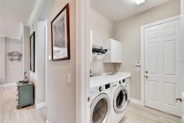 Interior, Washer, Wood Texture Flooring