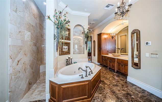 Bathroom, Dual Sink Vanities, Interior, Recessed Lighting