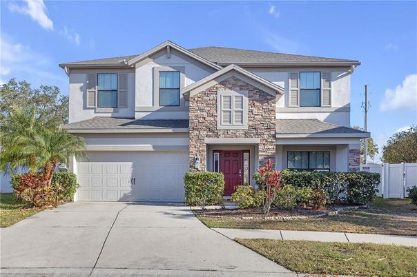 Attached, Exterior, Facade, American Craftsman