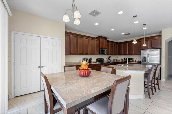 Dining room, Interior, Kitchen, Pendant Lights, Recessed Lighting, Stainless Steel Appliances