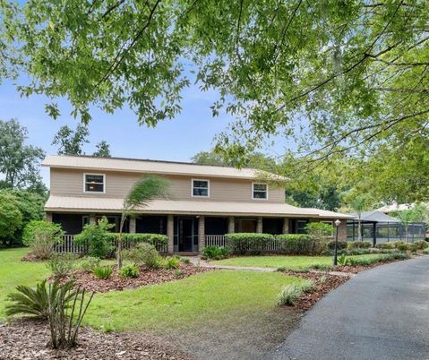 Exterior, Facade, Raised Ranch