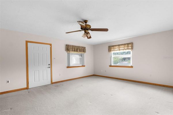 Empty room, Interior