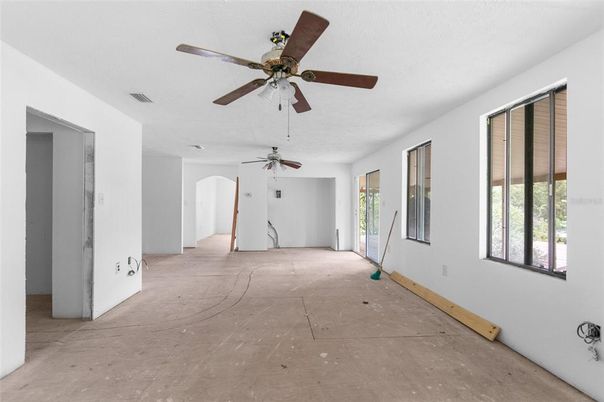 Empty room, Interior