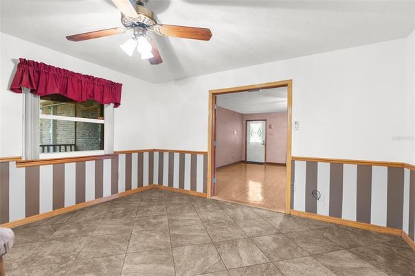 Empty room, Interior