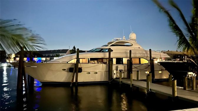 Exterior, Lake