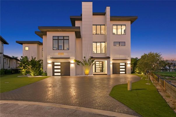 Attached, Backyard, Exterior, Facade, Modern