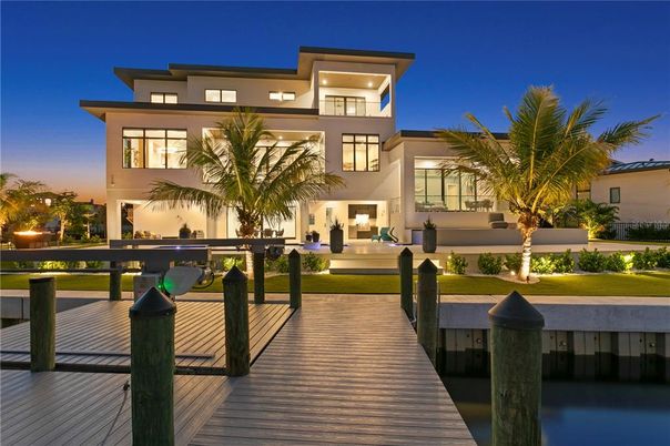 Backyard, Exterior, Facade, Modern