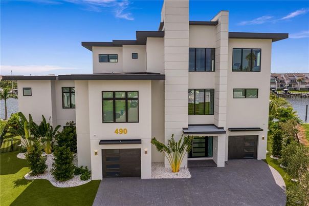 Attached, Exterior, Facade, Modern