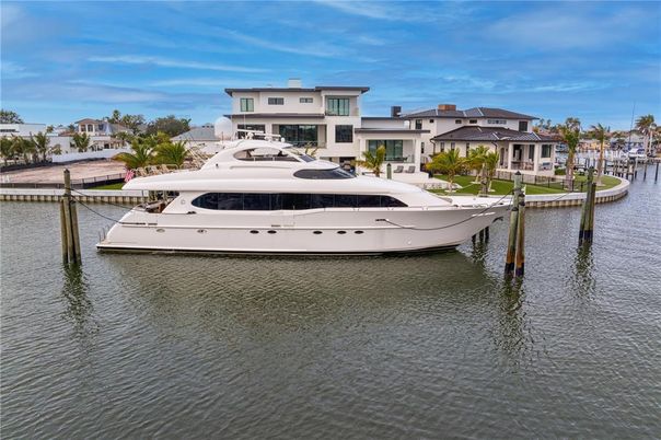 Exterior, Lake