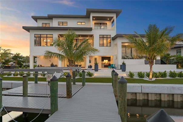 Backyard, Exterior, Facade, Modern