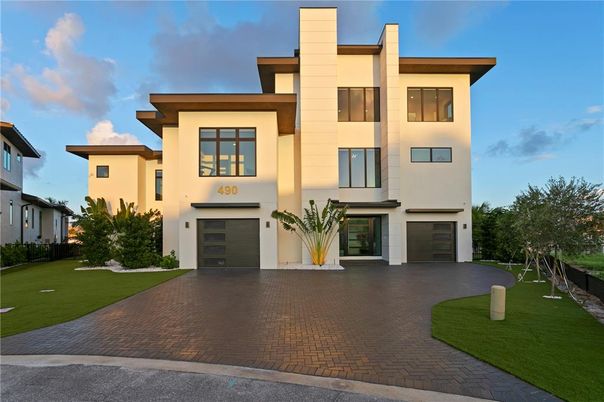 Attached, Exterior, Facade, Modern