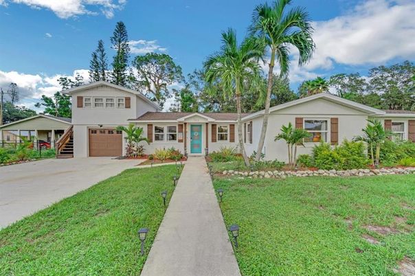 Attached, Exterior, Facade, Ranch