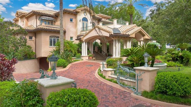 Exterior, Facade, Mediterranean