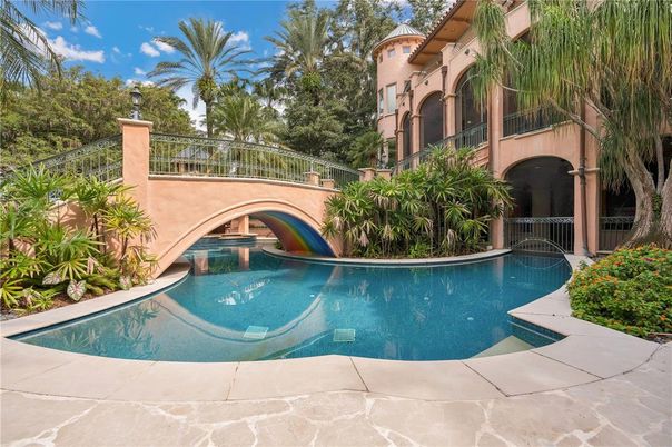 Exterior, Playground, Pool