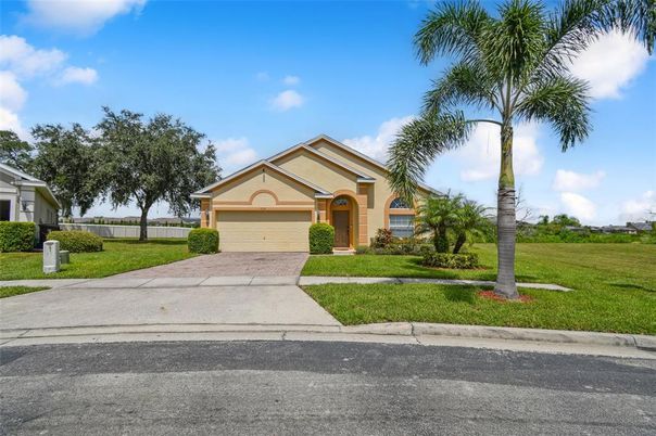 Attached, Exterior, Facade, Ranch