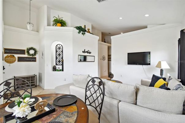 Interior, Living room, Pendant Lights, Recessed Lighting