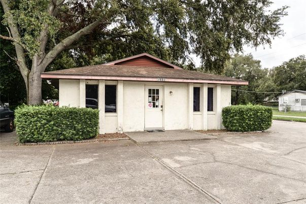 Exterior, Facade, Ranch