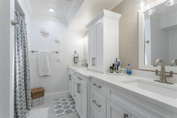 Bathroom, Dual Sink Vanities, Interior, Recessed Lighting