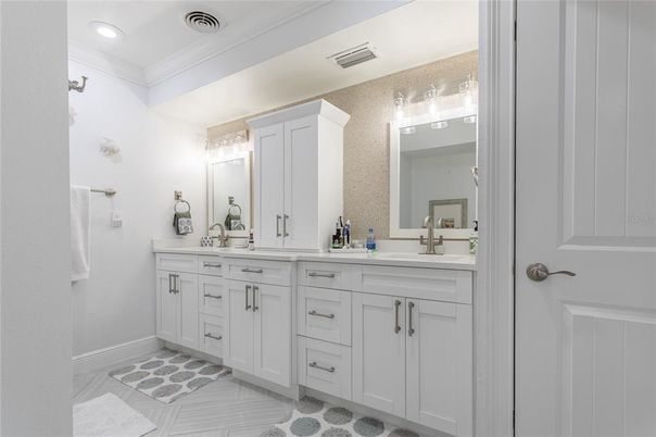 Bathroom, Dual Sink Vanities, Interior, Recessed Lighting