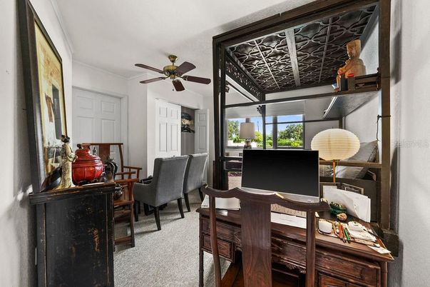 Home Office, Interior