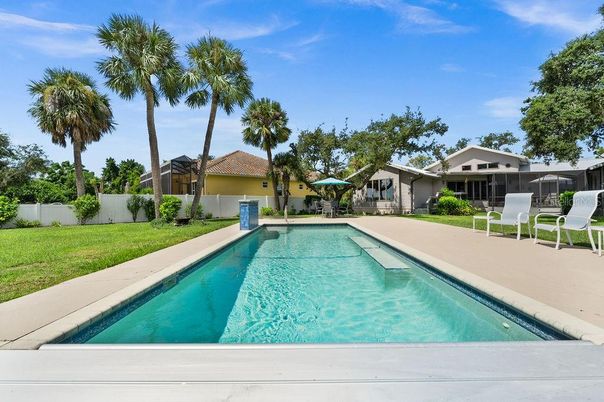 Exterior, Pool