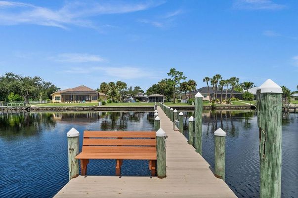 Exterior, Lake