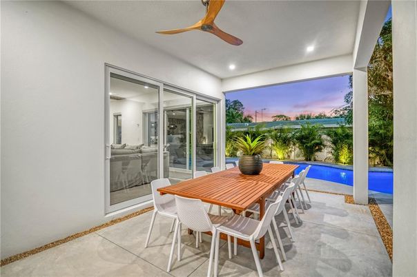 Exterior, Pool, Recessed Lighting