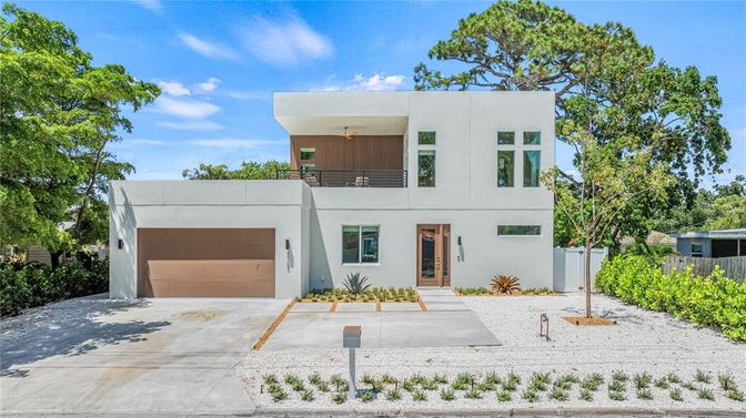 Attached, Exterior, Facade, Modern