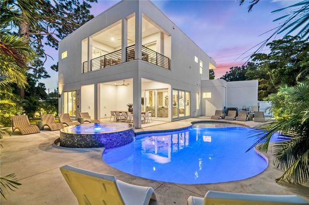 Exterior, Pool
