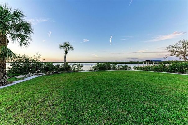 Exterior, Lake