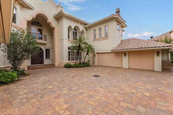 Attached, Exterior, Facade, Mediterranean