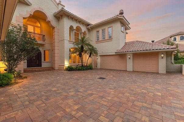 Attached, Exterior, Facade, Mediterranean