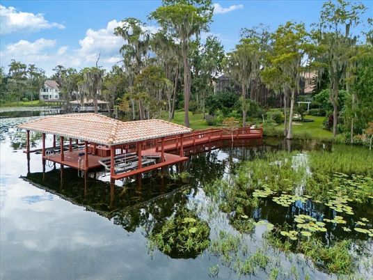 Exterior, Lake