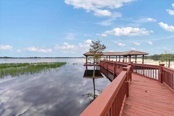 Exterior, Lake