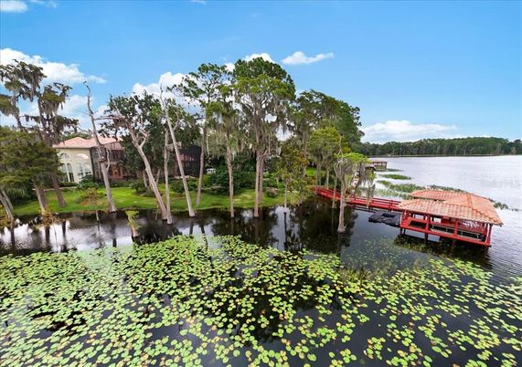 Exterior, Lake