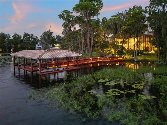 Exterior, Lake