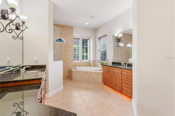 Bathroom, Dual Sink Vanities, Interior, Recessed Lighting